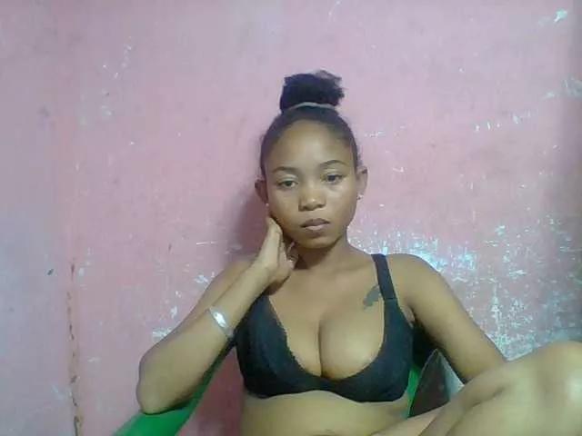 Estelahh on BongaCams