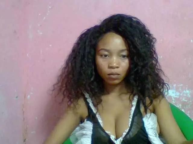 Estelahh on BongaCams