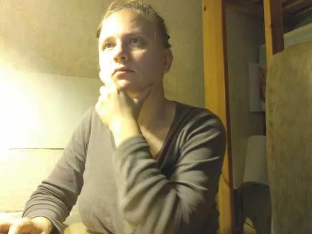 esterjohns on BongaCams