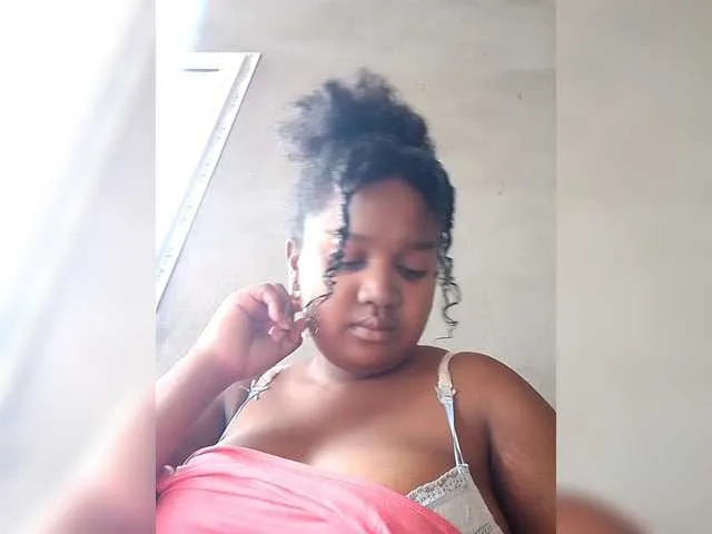 Ezrahsexy on BongaCams