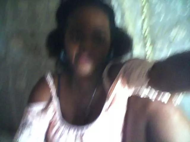 Freechat Flania on BongaCams