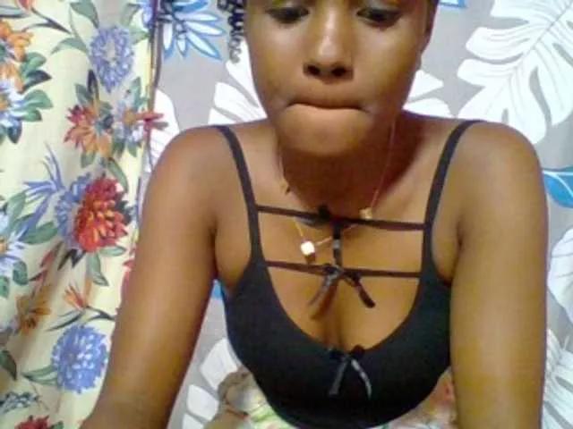 flaviahh on BongaCams 