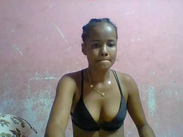 flaviahh on BongaCams 