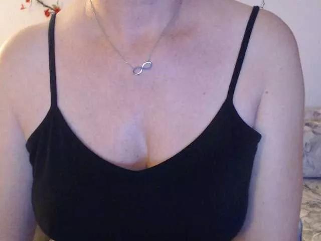 goodSnowQueen on BongaCams 