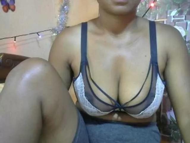 HasMinah92 from BongaCams