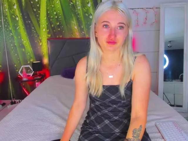 Offline HollyTaillor on BongaCams