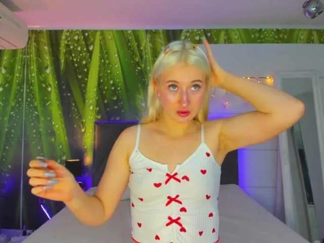 Offline HollyTaillor on BongaCams