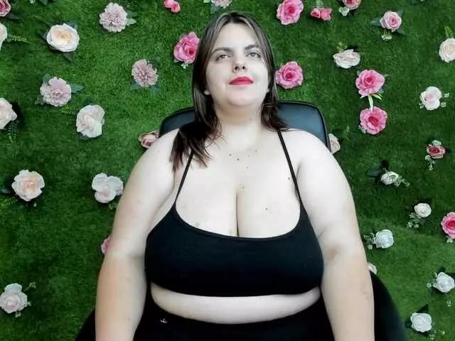 HugeTittiess on BongaCams 