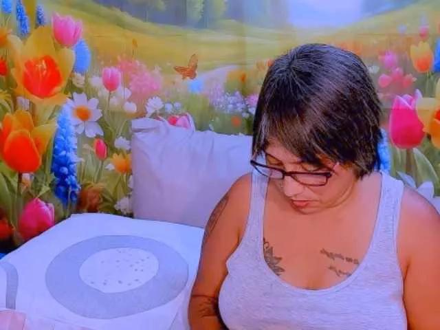 Join Indianroxy, she wants to masturbate for you indianroxy from BongaCams