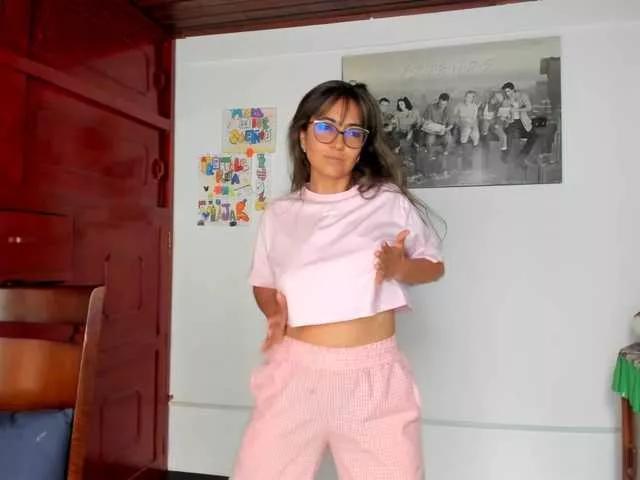 Isabella221 on BongaCams 