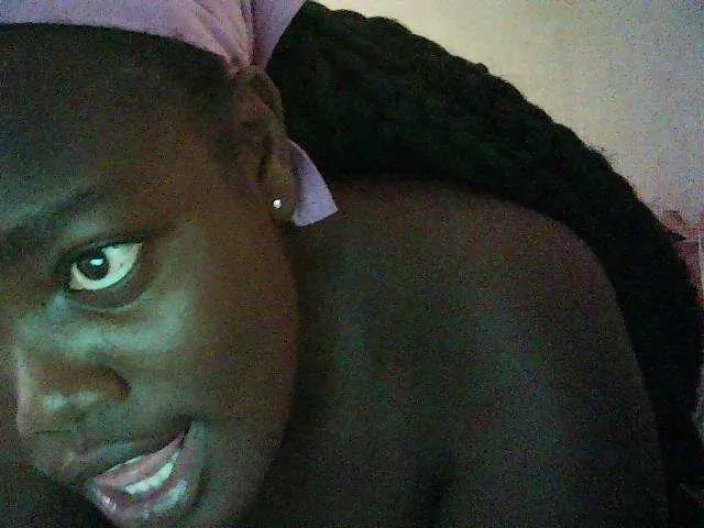 Juicybooty on BongaCams