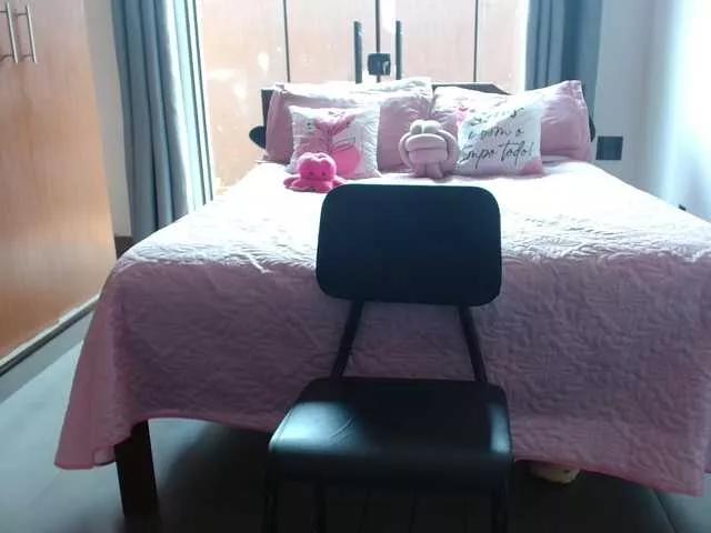 Offline Jussara-Milf on BongaCams