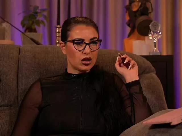 KellyKent on BongaCams