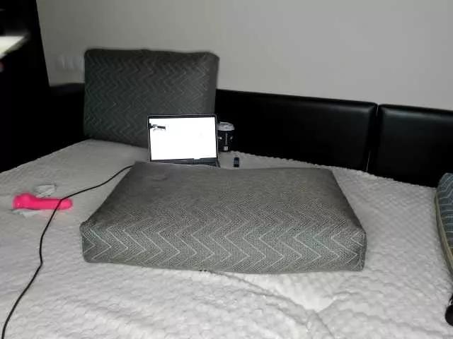 Checkout KerryBelly, she wants to masturbate for you KerryBelly from BongaCams
