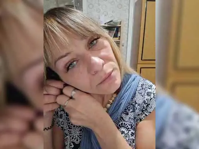 krisred on BongaCams