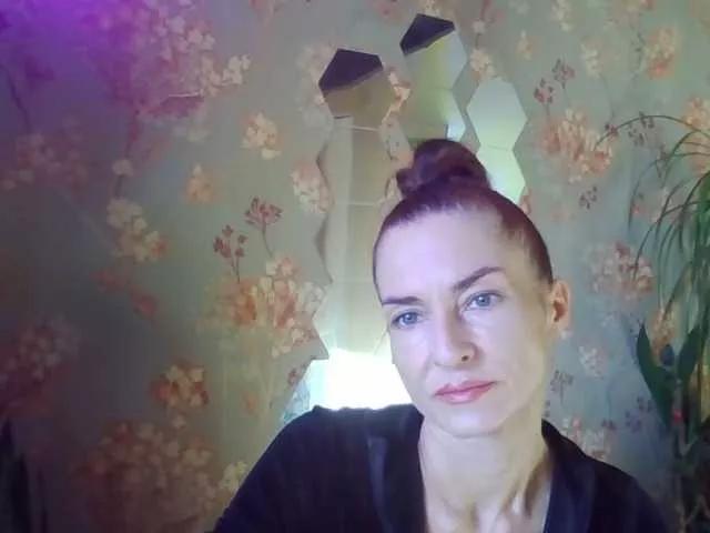 KristinGlow on BongaCams 