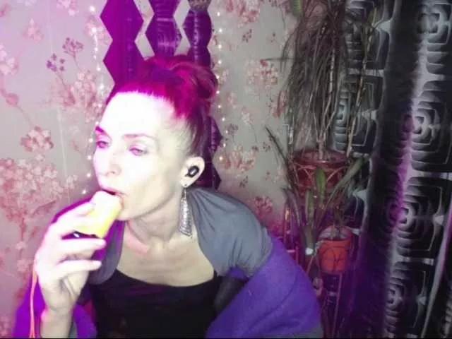KristinGlow on BongaCams 