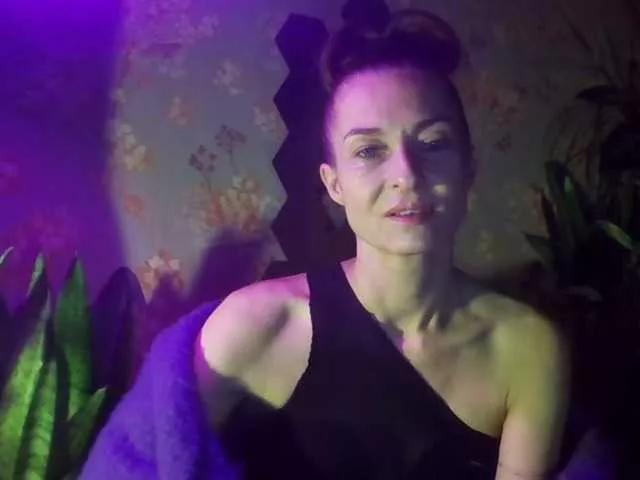 KristinGlow on BongaCams 