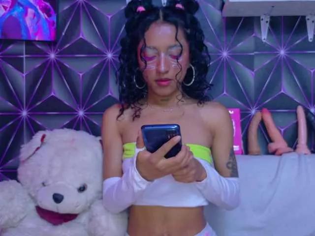 Discover Kyliemoan, she wants to masturbate for you kyliemoan from BongaCams