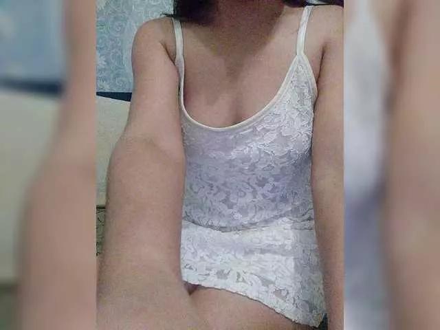 Offline L-I-N-D-A on BongaCams