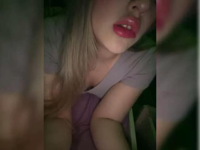 L0lly-D0lly on BongaCams 