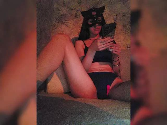 Offline Lady-meow on BongaCams