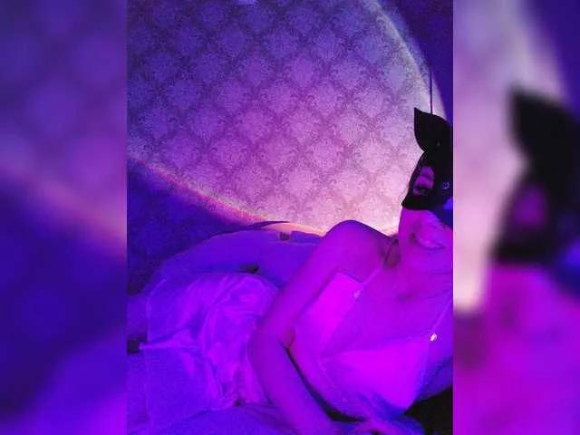 Offline Lady-meow on BongaCams