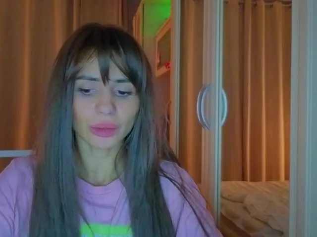 Latika28 on BongaCams