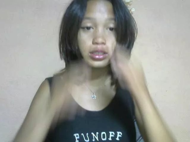 Offline Laura1881 on BongaCams