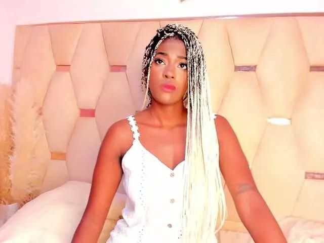 lauraalucii on BongaCams 