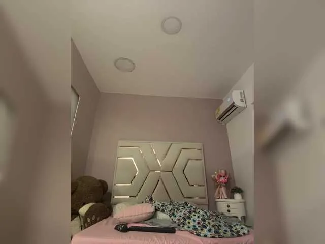 LauraSierra on BongaCams
