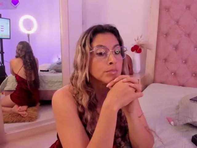 Masturbate to sexy camslut LeahWilliams1 LeahWilliams1 from BongaCams