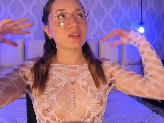 Check out 22 years old LeiahBlonde from BongaCams LeiahBlonde from BongaCams