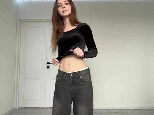 Sweet Lil-RO-XO wants you to fuck her body now Lil-RO-XO from BongaCams