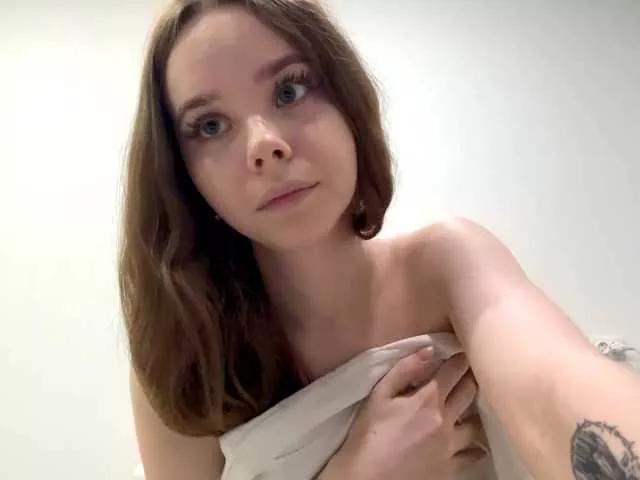 Sweet Lil-RO-XO wants you to fuck her body now Lil-RO-XO from BongaCams