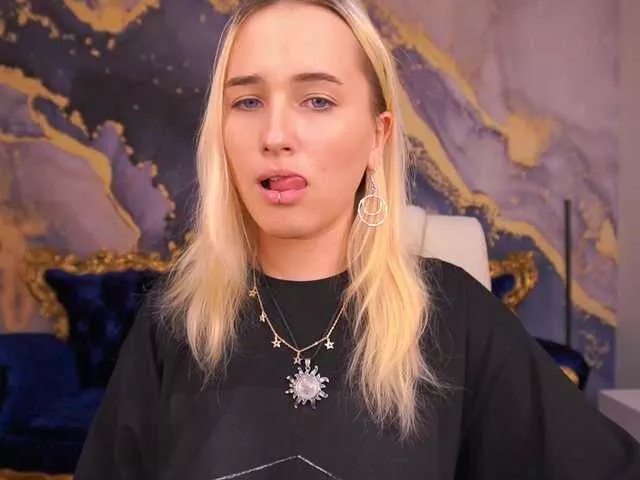 Offline LilElfie on BongaCams