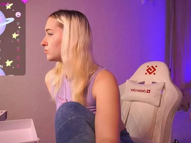 Offline LilElfie on BongaCams