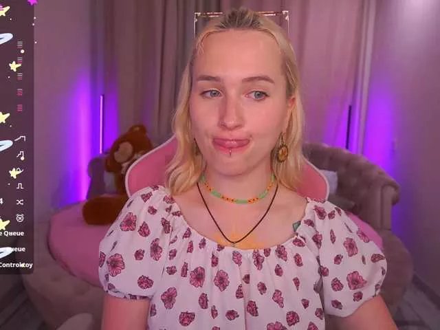 Offline LilElfie on BongaCams