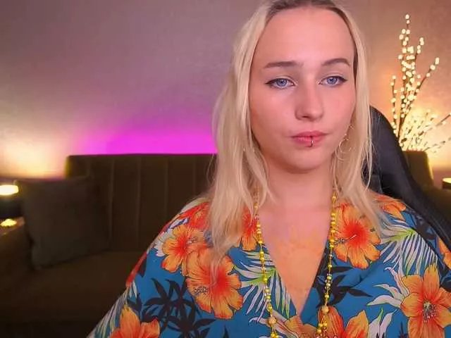 Offline LilElfie on BongaCams