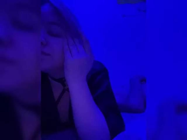 Offline Lilya-Allan on BongaCams