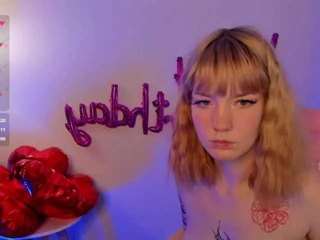 Offline Lina-blueeyed on BongaCams