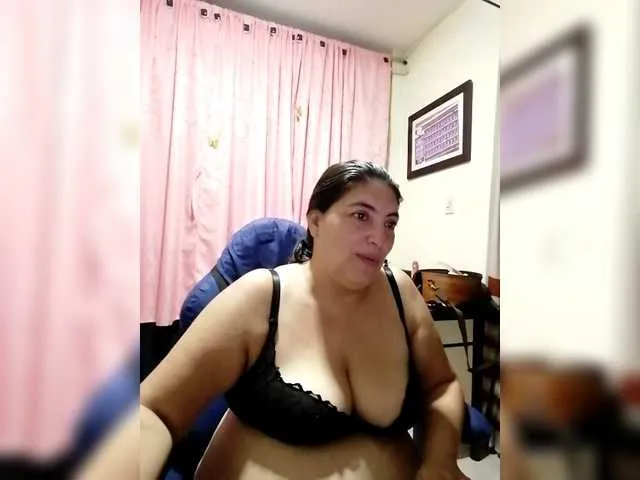 Offline linamaria98 on BongaCams