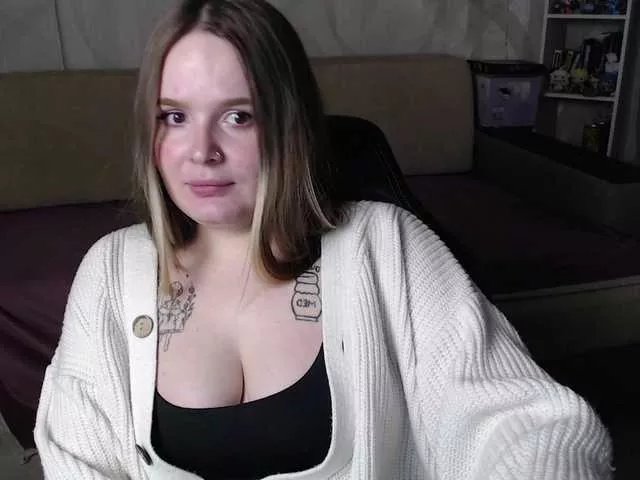 Offline Lizzi-Peach on BongaCams