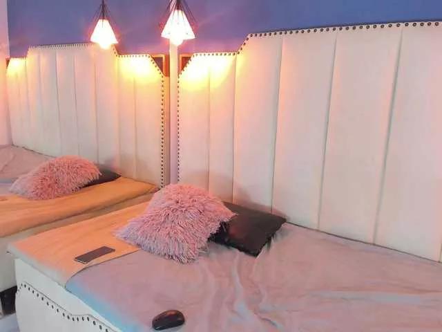 Offline LolaPierce on BongaCams