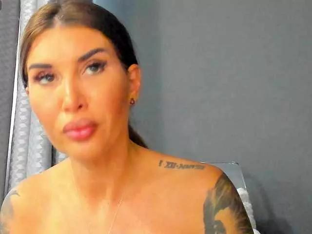 LovellyEmma on BongaCams 