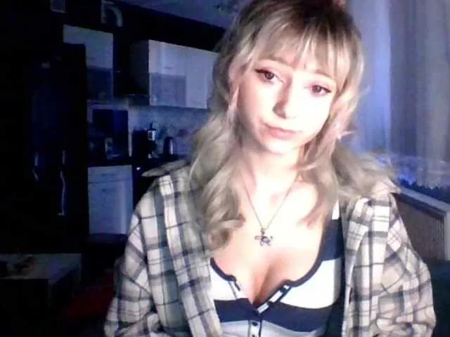 Offline LuciaLovely on BongaCams