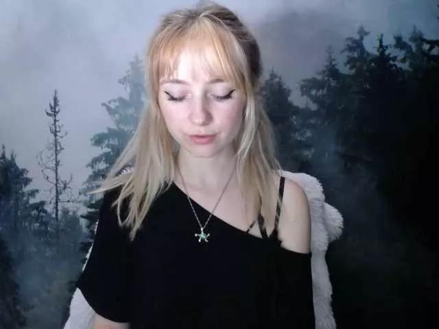 Offline LuciaLovely on BongaCams