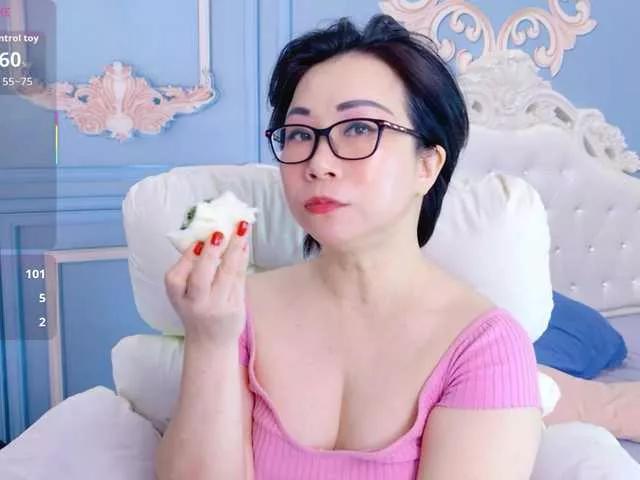 Masturbate to naked camwhore LucianaMeca LucianaMeca from BongaCams