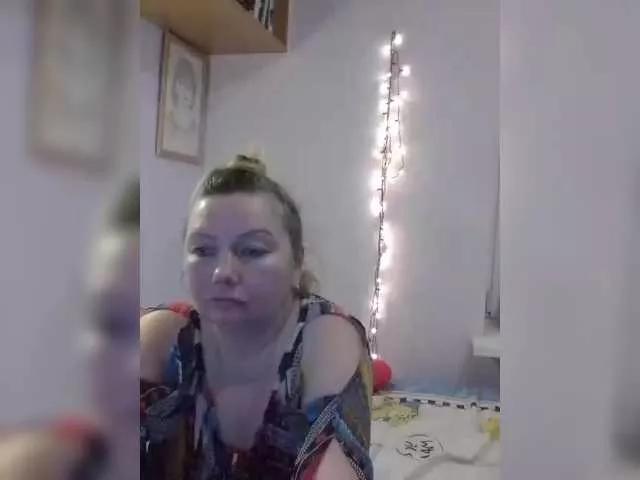 LucyAlexis on BongaCams 