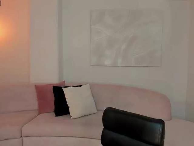 Offline LucyWeiss on BongaCams